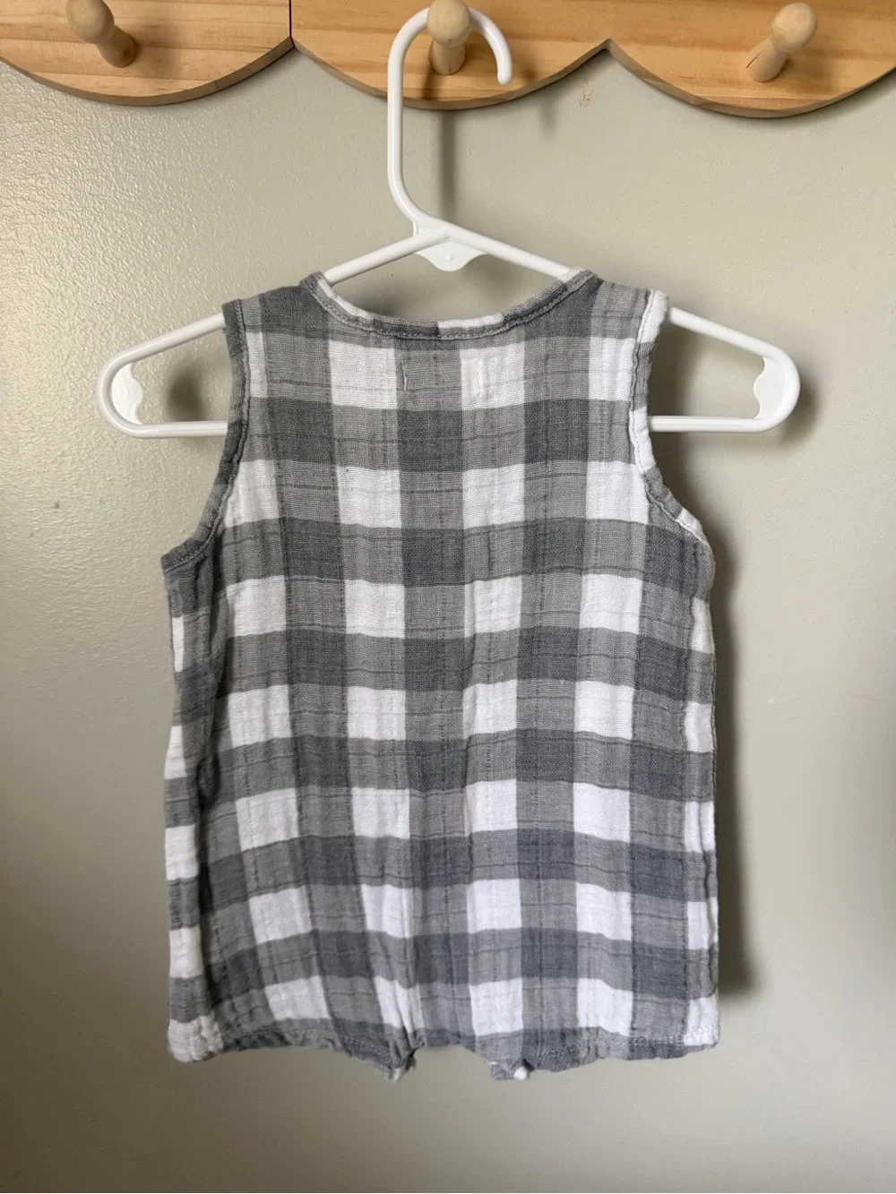 Mud Pie Baby Unisex 6-9M Gray White Plaid Muslin Romper Sleeveless Snap